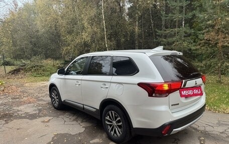 Mitsubishi Outlander III рестайлинг 3, 2017 год, 2 070 000 рублей, 5 фотография