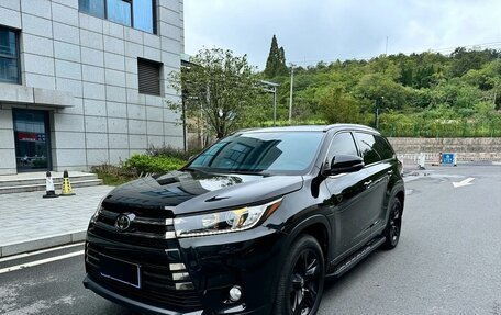 Toyota Highlander III, 2021 год, 3 200 000 рублей, 2 фотография