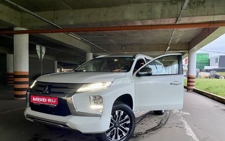 Mitsubishi Montero Sport, 2022 год, 4 500 000 рублей, 2 фотография