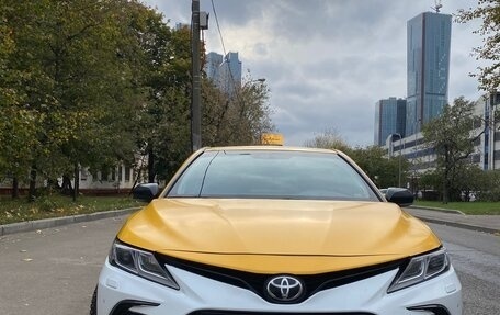 Toyota Camry, 2021 год, 2 690 000 рублей, 3 фотография