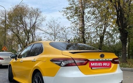 Toyota Camry, 2021 год, 2 690 000 рублей, 2 фотография