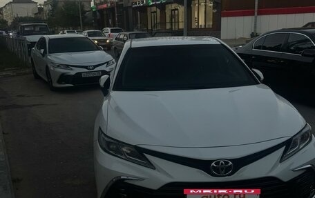 Toyota Camry, 2019 год, 2 300 000 рублей, 3 фотография