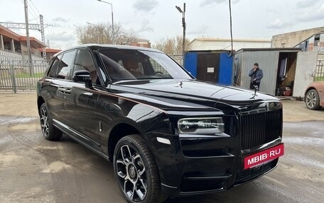 Rolls-Royce Cullinan, 2022 год, 62 999 000 рублей, 3 фотография