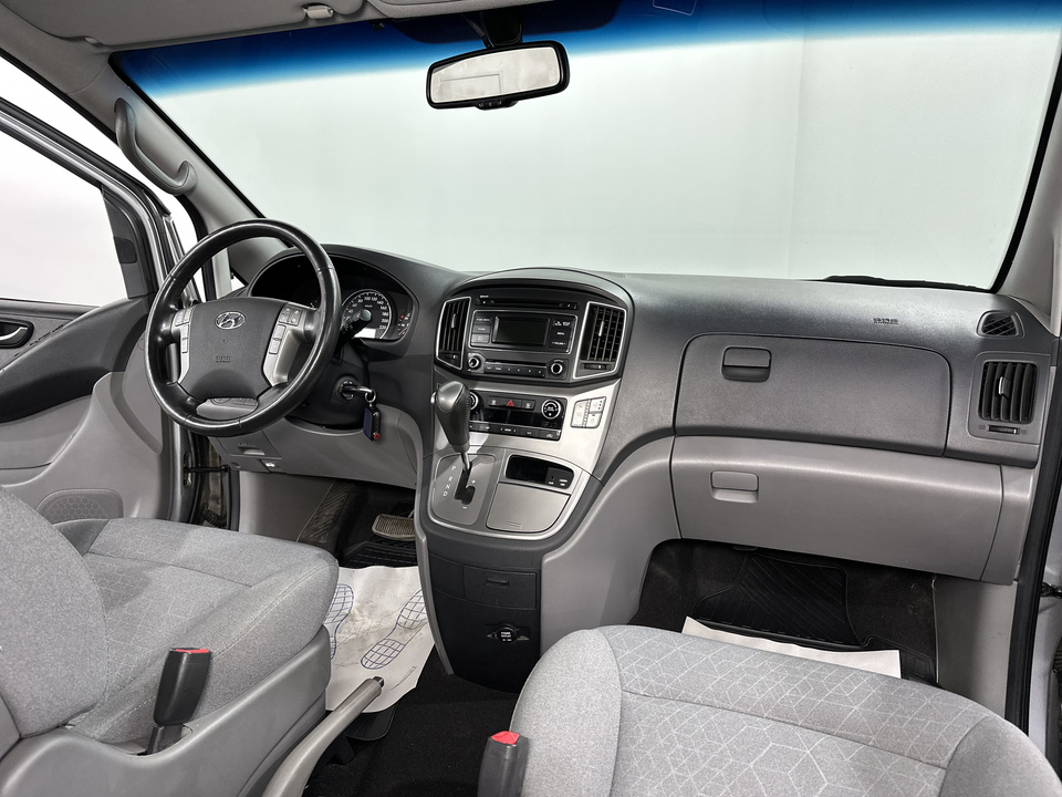 Hyundai H-1 II рестайлинг 2, 2021 год, 3 699 000 рублей, 13 фотография