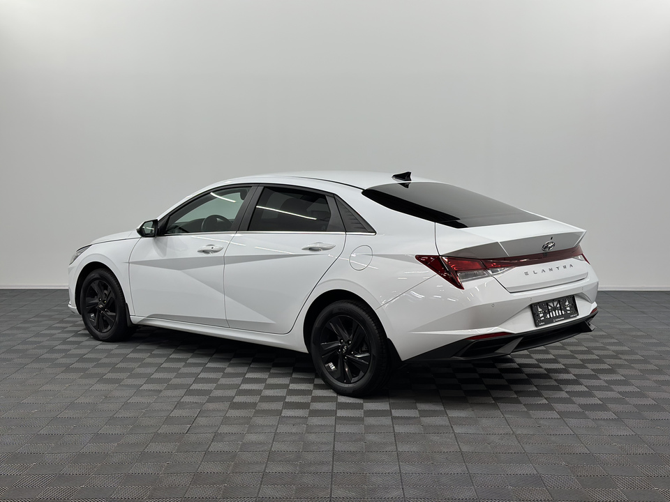 Hyundai Elantra VI рестайлинг, 2021 год, 1 899 000 рублей, 5 фотография