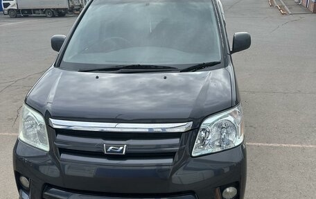 Toyota Noah III, 2002 год, 920 000 рублей, 4 фотография