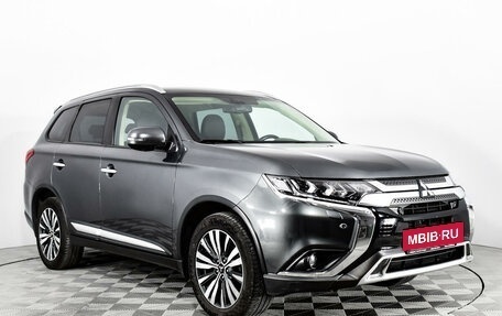 Mitsubishi Outlander III рестайлинг 3, 2018 год, 2 630 000 рублей, 3 фотография