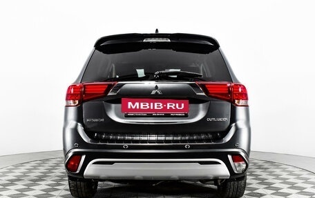 Mitsubishi Outlander III рестайлинг 3, 2018 год, 2 630 000 рублей, 6 фотография