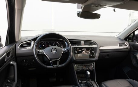 Volkswagen Tiguan II, 2020 год, 3 199 000 рублей, 6 фотография