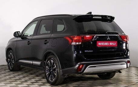 Mitsubishi Outlander III рестайлинг 3, 2021 год, 3 189 000 рублей, 7 фотография