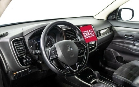 Mitsubishi Outlander III рестайлинг 3, 2021 год, 3 189 000 рублей, 11 фотография