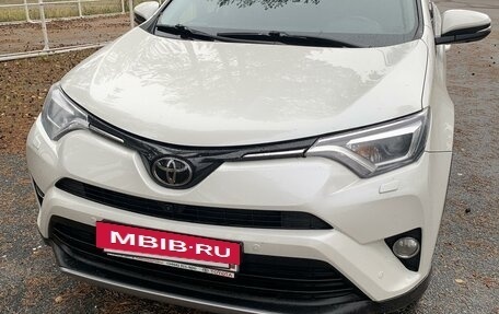 Toyota RAV4, 2017 год, 2 900 000 рублей, 2 фотография