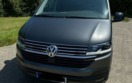 Volkswagen Caravelle T6 рестайлинг, 2022 год, 8 075 000 рублей, 2 фотография