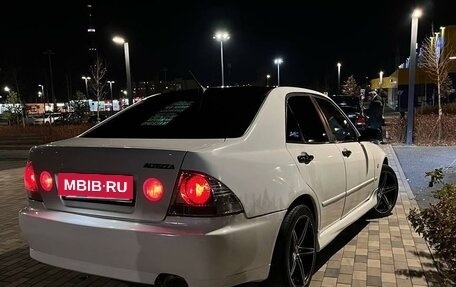 Toyota Altezza, 2001 год, 1 050 000 рублей, 4 фотография