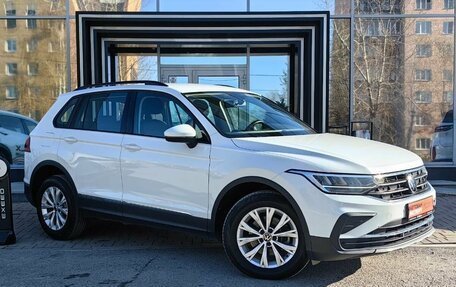 Volkswagen Tiguan II, 2021 год, 2 919 000 рублей, 2 фотография