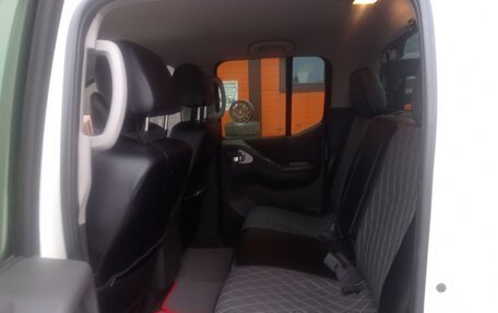 Nissan Navara (Frontier), 2011 год, 2 200 000 рублей, 6 фотография