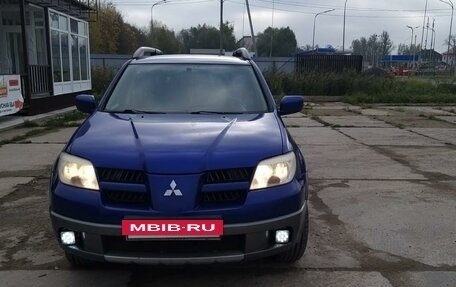 Mitsubishi Outlander III рестайлинг 3, 2004 год, 720 000 рублей, 4 фотография