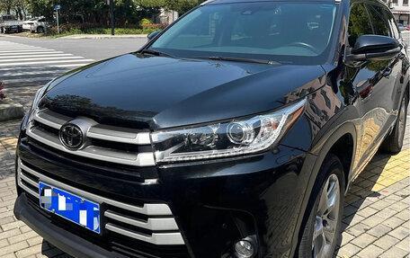 Toyota Highlander III, 2021 год, 3 200 000 рублей, 1 фотография