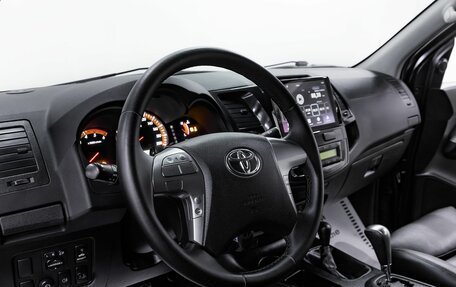 Toyota Hilux VII, 2015 год, 2 555 000 рублей, 10 фотография