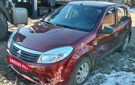 Renault Sandero I, 2013 год, 490 000 рублей, 2 фотография