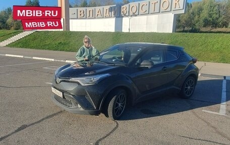 Toyota C-HR I рестайлинг, 2018 год, 2 110 000 рублей, 17 фотография