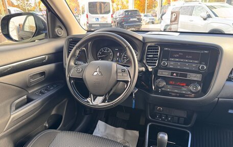 Mitsubishi Outlander III рестайлинг 3, 2019 год, 2 499 000 рублей, 8 фотография