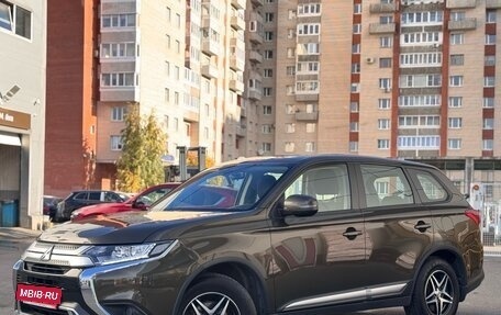 Mitsubishi Outlander III рестайлинг 3, 2019 год, 2 499 000 рублей, 3 фотография