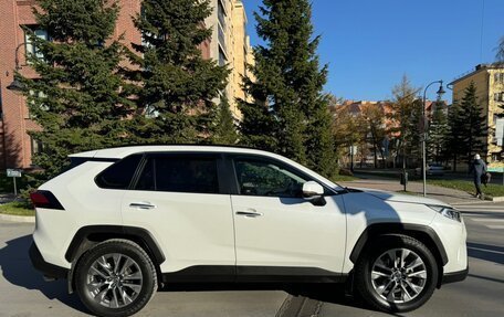 Toyota RAV4, 2020 год, 4 550 000 рублей, 12 фотография