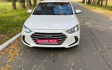 Hyundai Elantra VI рестайлинг, 2017 год, 1 799 999 рублей, 3 фотография