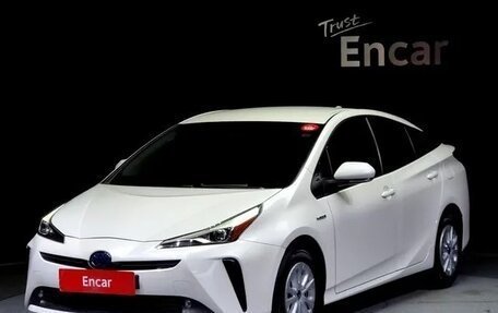 Toyota Prius IV XW50, 2020 год, 2 715 000 рублей, 2 фотография