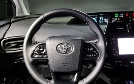 Toyota Prius IV XW50, 2020 год, 2 715 000 рублей, 12 фотография