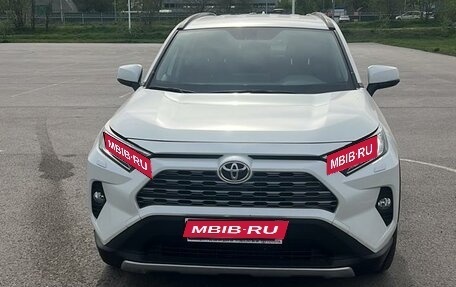 Toyota RAV4, 2020 год, 3 300 000 рублей, 1 фотография