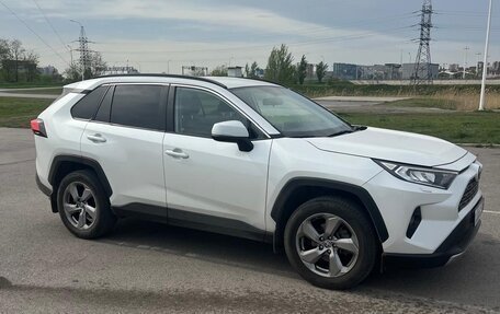 Toyota RAV4, 2020 год, 3 300 000 рублей, 4 фотография