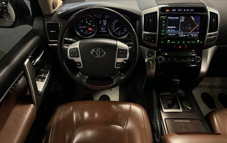 Toyota Land Cruiser 200, 2014 год, 4 649 000 рублей, 21 фотография