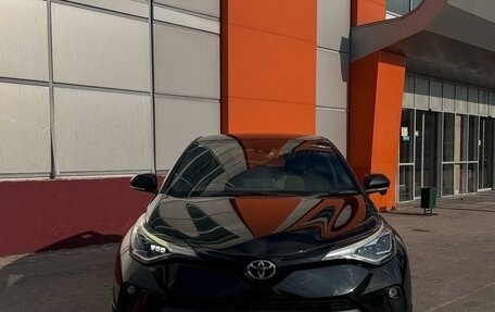 Toyota C-HR I рестайлинг, 2020 год, 2 460 000 рублей, 2 фотография