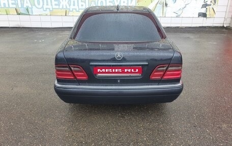 Mercedes-Benz E-Класс, 1998 год, 570 000 рублей, 2 фотография