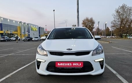 KIA Rio IV, 2018 год, 1 595 000 рублей, 2 фотография