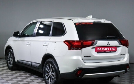 Mitsubishi Outlander III рестайлинг 3, 2017 год, 2 180 000 рублей, 7 фотография