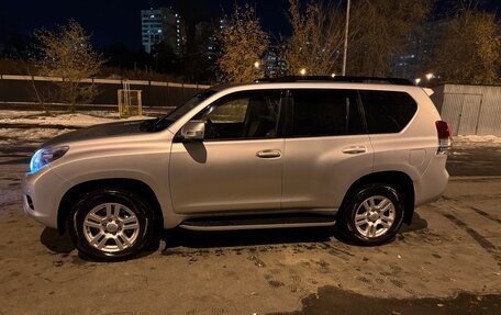 Toyota Land Cruiser Prado 150 рестайлинг 2, 2013 год, 3 100 000 рублей, 2 фотография