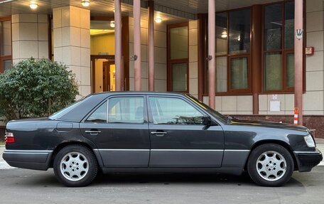 Mercedes-Benz E-Класс, 1993 год, 420 000 рублей, 1 фотография