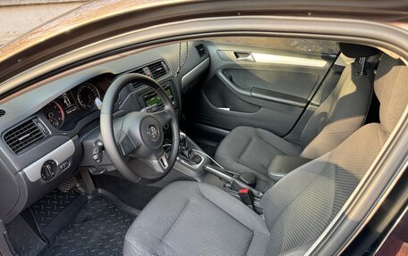 Volkswagen Jetta VI, 2013 год, 1 100 000 рублей, 24 фотография