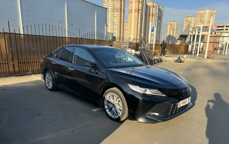 Toyota Camry, 2020 год, 3 350 000 рублей, 10 фотография