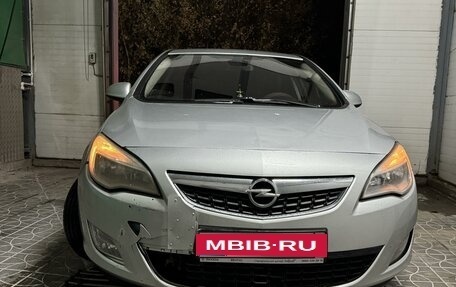 Opel Astra J, 2011 год, 830 000 рублей, 1 фотография