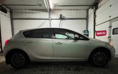 Opel Astra J, 2011 год, 830 000 рублей, 5 фотография