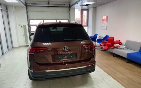 Volkswagen Tiguan II, 2022 год, 3 900 000 рублей, 4 фотография