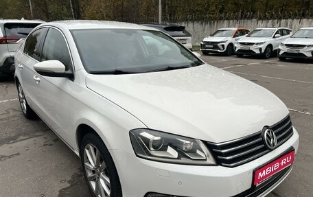 Volkswagen Passat B7, 2013 год, 1 050 000 рублей, 2 фотография