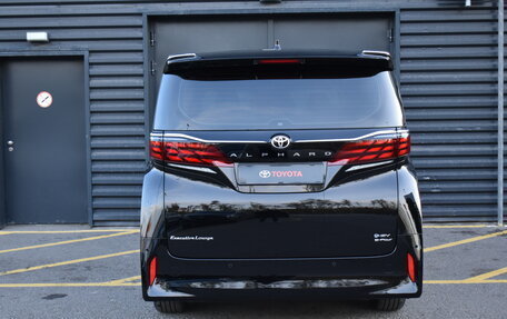 Toyota Alphard, 2024 год, 17 900 000 рублей, 7 фотография