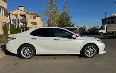 Toyota Camry, 2021 год, 3 600 000 рублей, 2 фотография