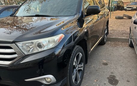 Toyota Highlander III, 2012 год, 2 300 000 рублей, 2 фотография