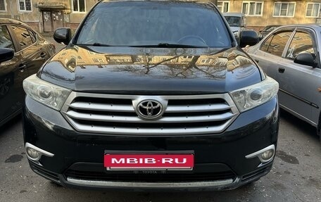 Toyota Highlander III, 2012 год, 2 300 000 рублей, 4 фотография